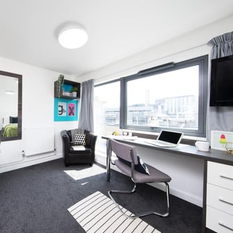 Gold Accessible Studio - Image 3
