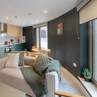Classic Ensuite, Upper Floors - Image 11