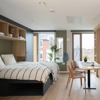 Deluxe Studio, Upper Floors - Image 2