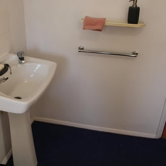 Wasshbasin within bedroom