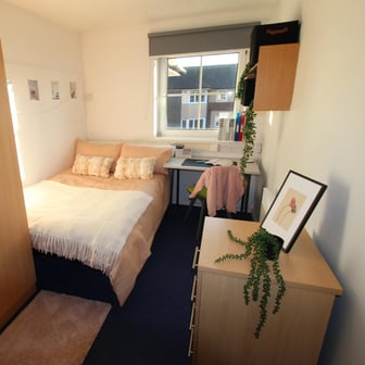 Non Ensuite- Gold (8 Bed) - Image 1