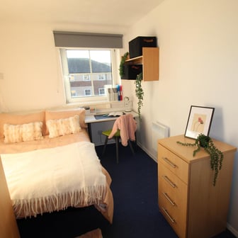 Non Ensuite- Gold (8 Bed) - Image 2