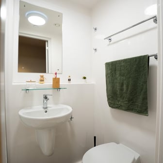 Classic Ensuite, Lower Tower - Image 7