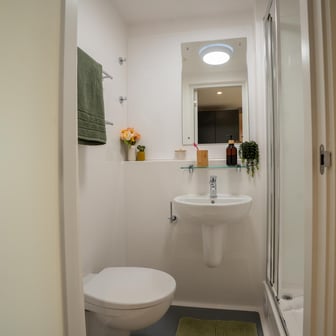 Classic Ensuite, Mid-Tower - Image 26