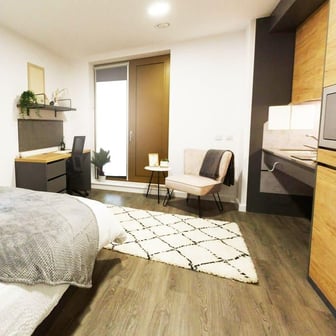 Luxury Studio - Image 1