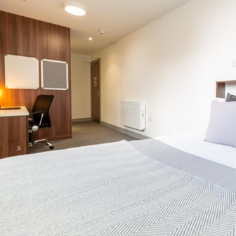 Deluxe Ensuite - Image 7