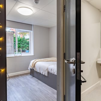 Classic Ensuite - Image 2