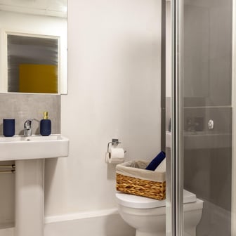 Classic Ensuite - Image 9