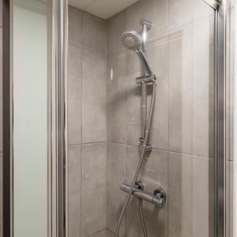 Classic Ensuite - Image 11