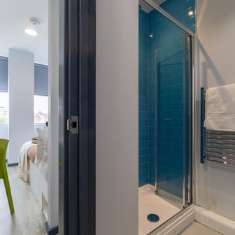 Silver Ensuite - Image 9