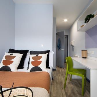 Silver Ensuite - Image 4