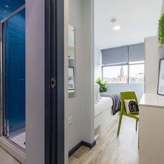 Silver Ensuite - Image 10