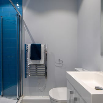 Silver Ensuite - Image 11