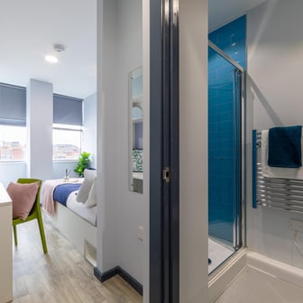 Silver Ensuite - Image 17