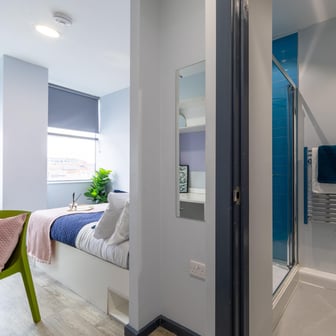 Silver Ensuite - Image 18