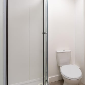 Gold Ensuite - Image 7