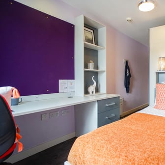 6 Bed Gold Ensuite - Image 1