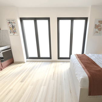 Deluxe Studio - Image 3