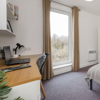 Premium Ensuite with View - Image 1