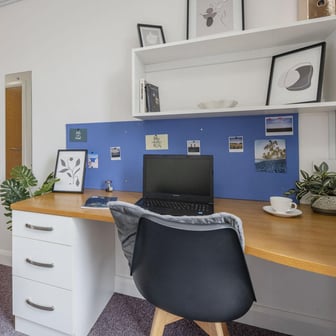 Premium Ensuite with View - Image 3