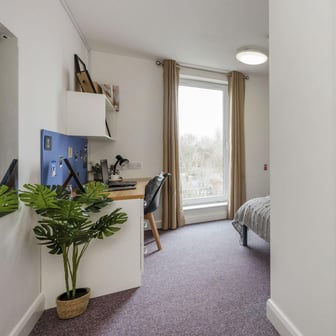 Premium Ensuite with View - Image 4