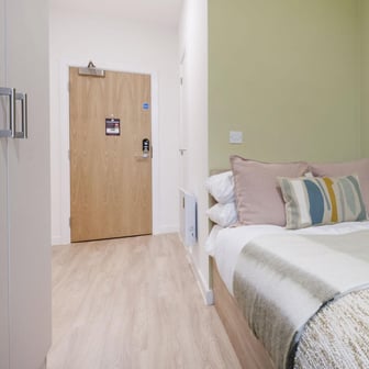 Classic Ensuite - Image 2