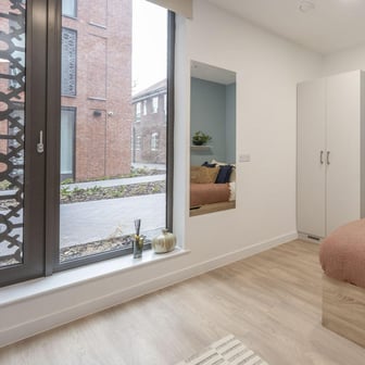 Premium Studio with Wet Room - Image 1