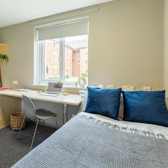 Classic 2 Bed Flat - Image 2