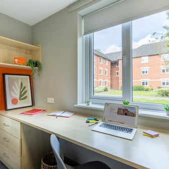 Classic 2 Bed Flat - Image 3
