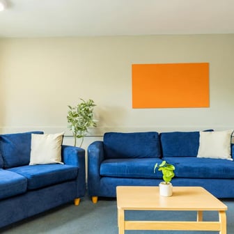 Classic 3 Bed Flat - Image 2