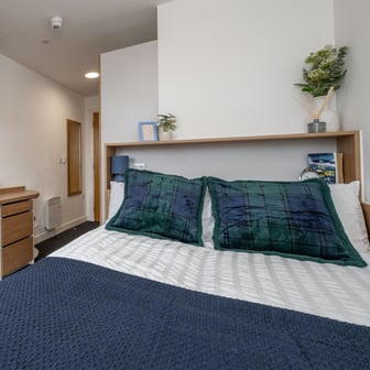 Gold Ensuite - Image 1