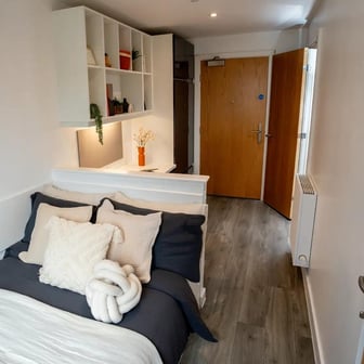 Two Bed Club Apartment - Image 3