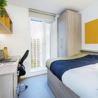 Classic 7-8 Bed Ensuite - Image 5