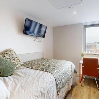 6 Bed Ensuite - Image 1