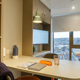 One Bed Apartment - Image 4