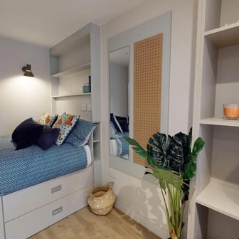 One Bed Apartment - Image 1