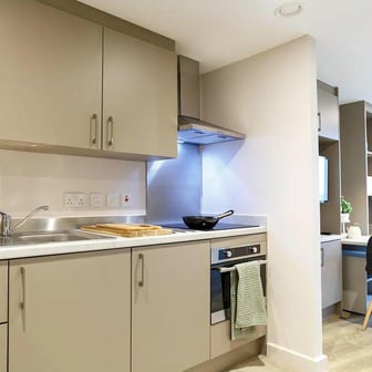 Premium One Bed Apartment - Image 5
