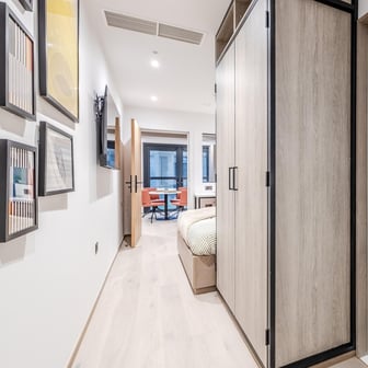 Large 2 Bedroom - Image 6