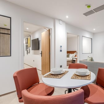 Large 2 Bedroom - Image 8