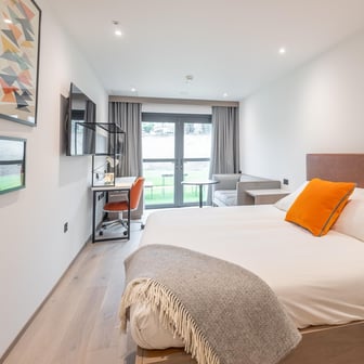 Signature Plus Studio - Image 1
