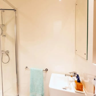 12 Bed Cluster Ensuite - Image 8
