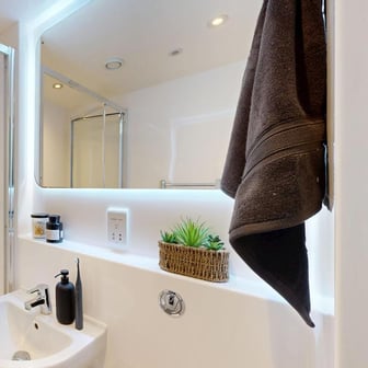 Canal View Ensuite - Image 7