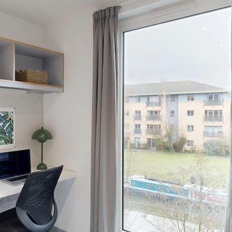 Canal View Ensuite - Image 1