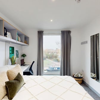 Canal View Ensuite - Image 2