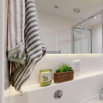 Ensuite Room - Image 8