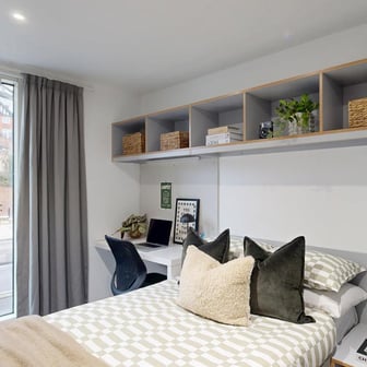 Ensuite Room - Image 7
