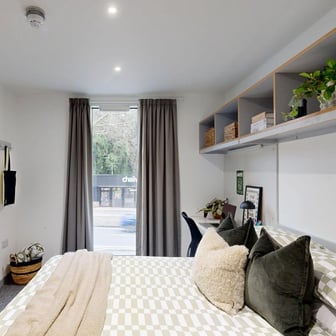 Ensuite Room - Image 2