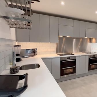 Canal View Ensuite - Image 9