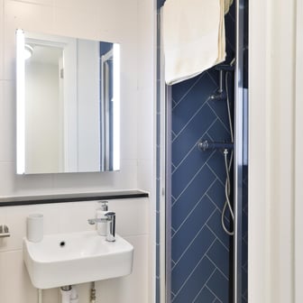 Studio bathroom