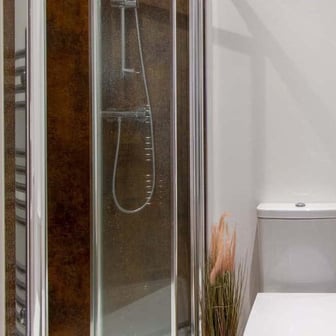 Deluxe Ensuite - Image 5